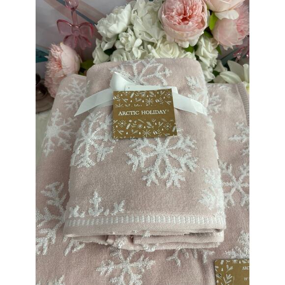 Arctic Holiday 6 Pc White SNOWFLAKE PINK Christmas Bath & Hand Towel Set NWT - Picture 2 of 9